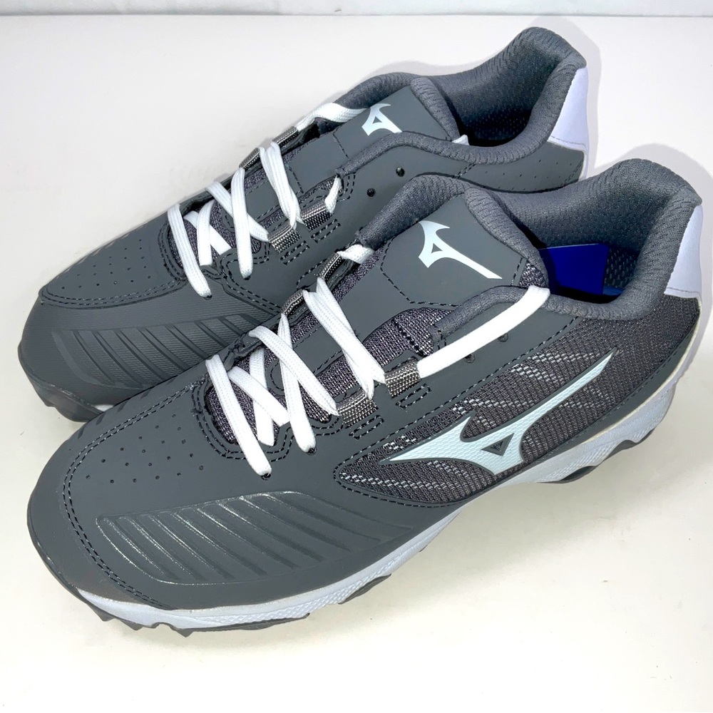 NIB Women’s Mizuno 9 Spike Adv. Sweep 4 Metal Softball Cleats Gray & White‎ Sz 6